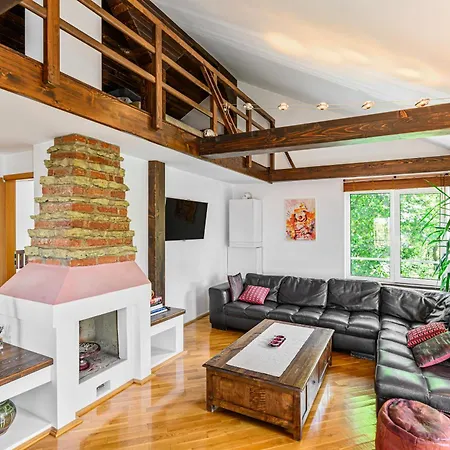 Unique 2 Floor Penthouse In - Rare Location דירה