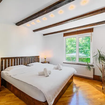 Unique 2 Floor Penthouse In - Rare Location דירה