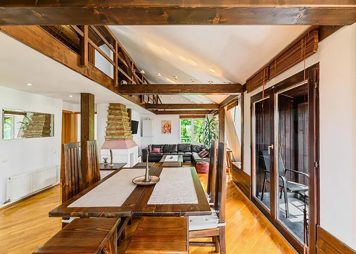 Unique 2 Floor Penthouse In - Rare Location